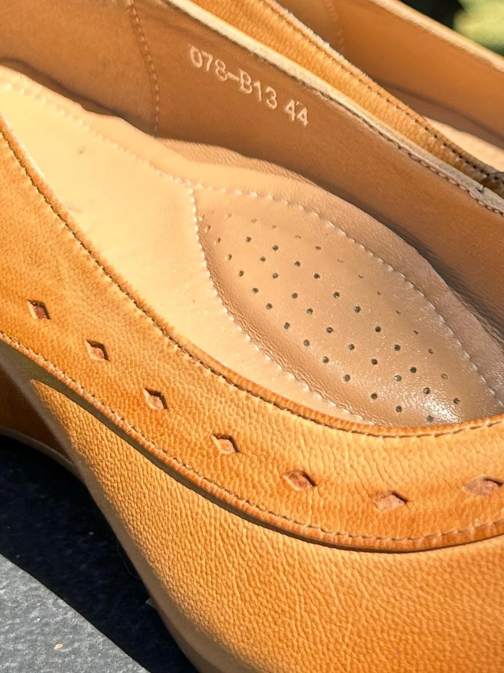 Mona Flying Shoes Wedge Heel Mid Leather Cognac Brown Round Toe Size 11 NWT